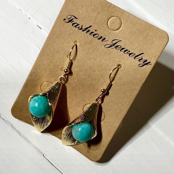 CALA
LILIES FLOWERS EARRINGS 14K GOLD PLATED - Picture 3 of 6